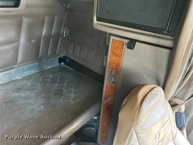 image for item OL9723 2008 Peterbilt 389 semi truck