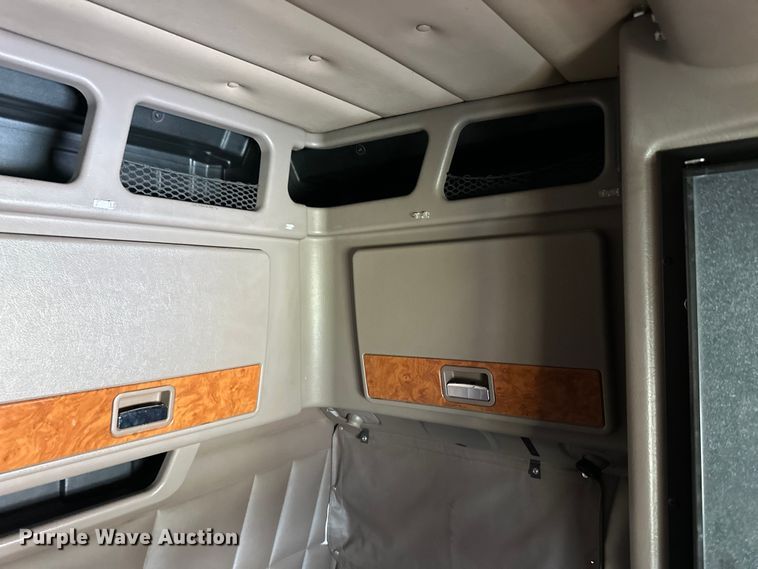 image for item OL9723 2008 Peterbilt 389 semi truck