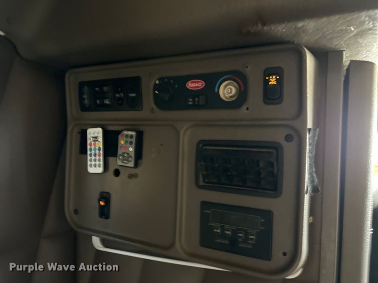 image for item OL9723 2008 Peterbilt 389 semi truck