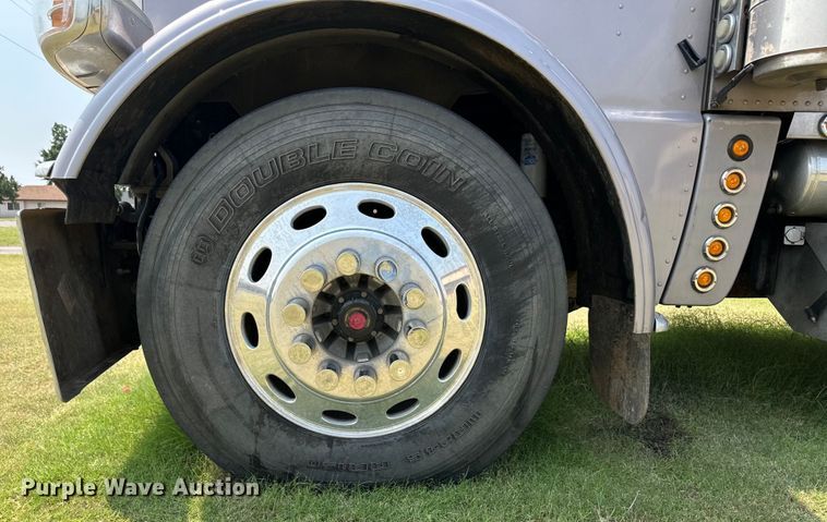 image for item OL9723 2008 Peterbilt 389 semi truck