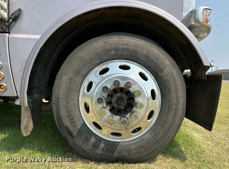 image for item OL9723 2008 Peterbilt 389 semi truck