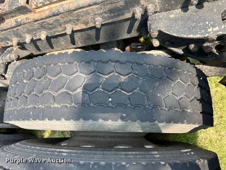 image for item OL9723 2008 Peterbilt 389 semi truck