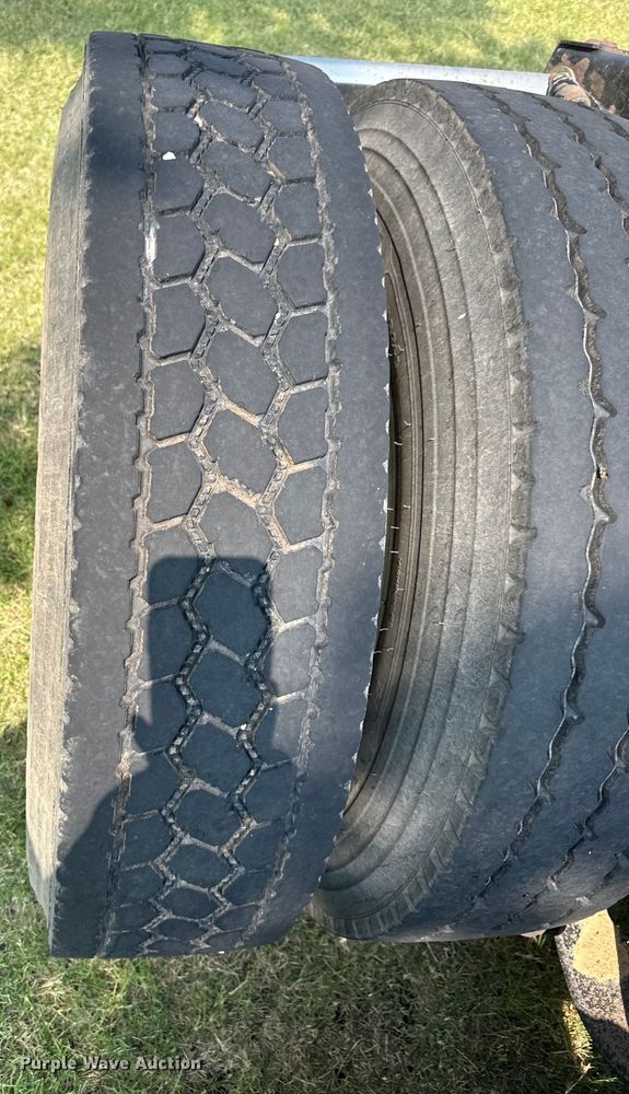 image for item OL9723 2008 Peterbilt 389 semi truck