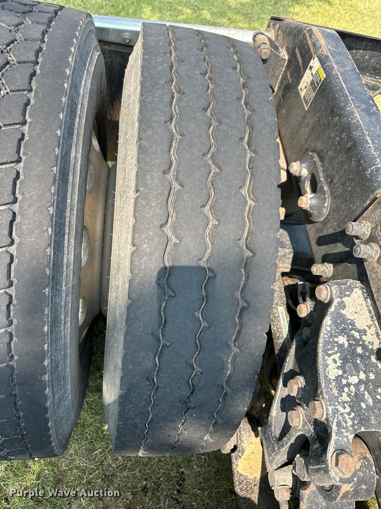 image for item OL9723 2008 Peterbilt 389 semi truck