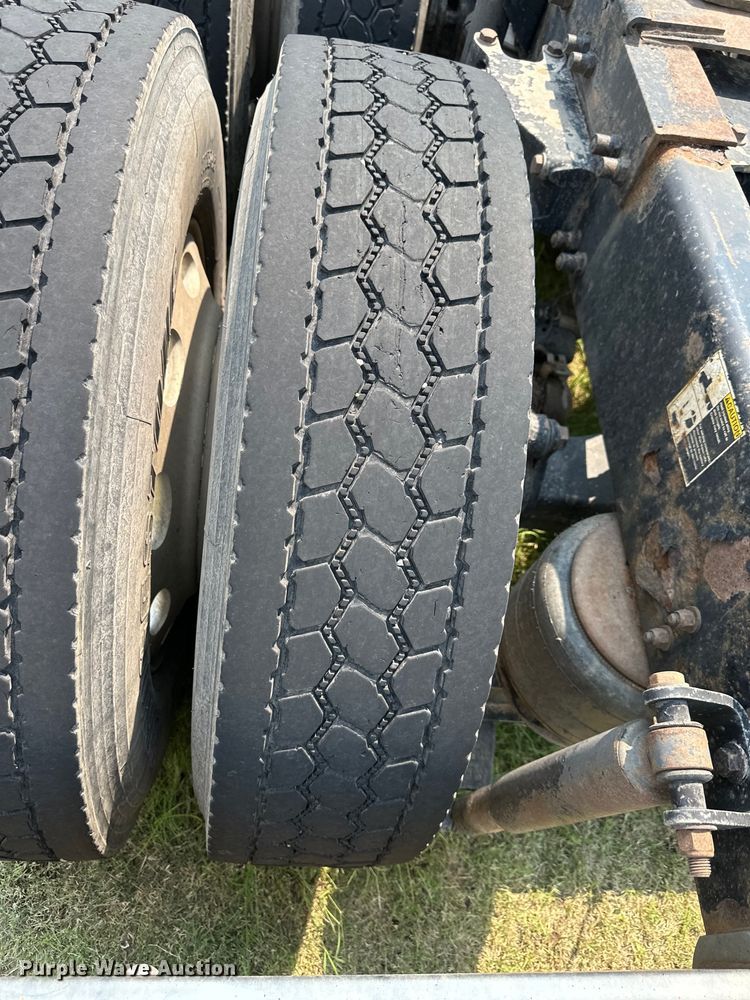 image for item OL9723 2008 Peterbilt 389 semi truck