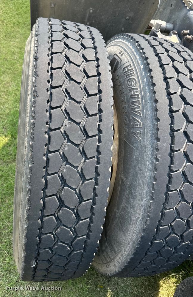 image for item OL9723 2008 Peterbilt 389 semi truck