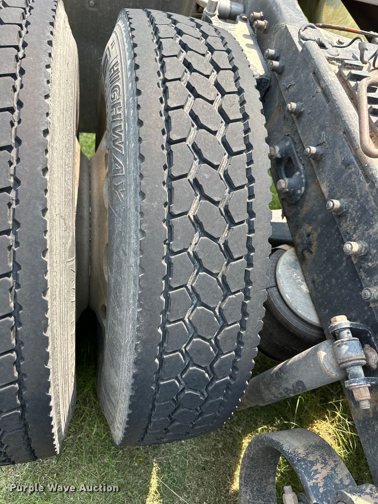 image for item OL9723 2008 Peterbilt 389 semi truck