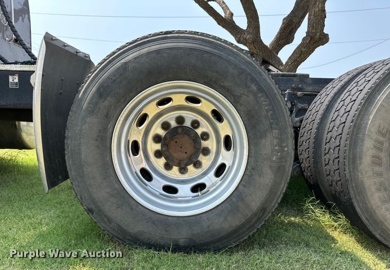 image for item OL9723 2008 Peterbilt 389 semi truck