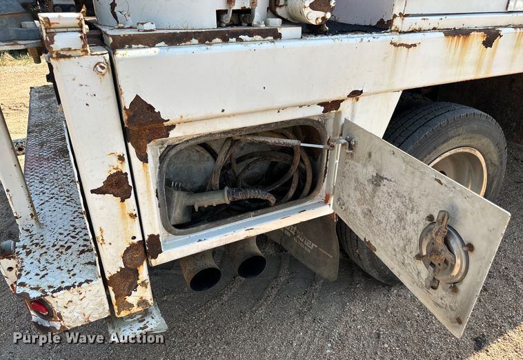 image for item DJ6245 2011 Ford F550 utility / service truck