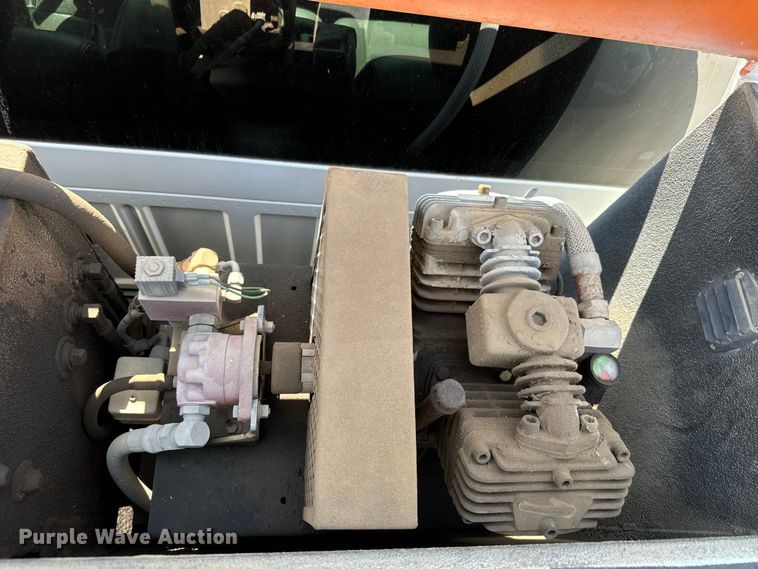 image for item DJ6245 2011 Ford F550 utility / service truck