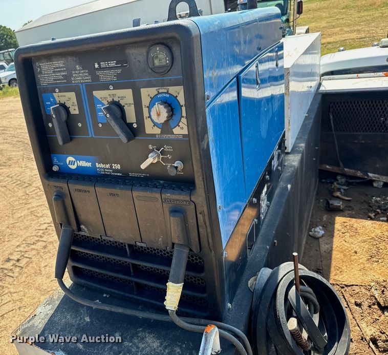 image for item DJ6245 2011 Ford F550 utility / service truck