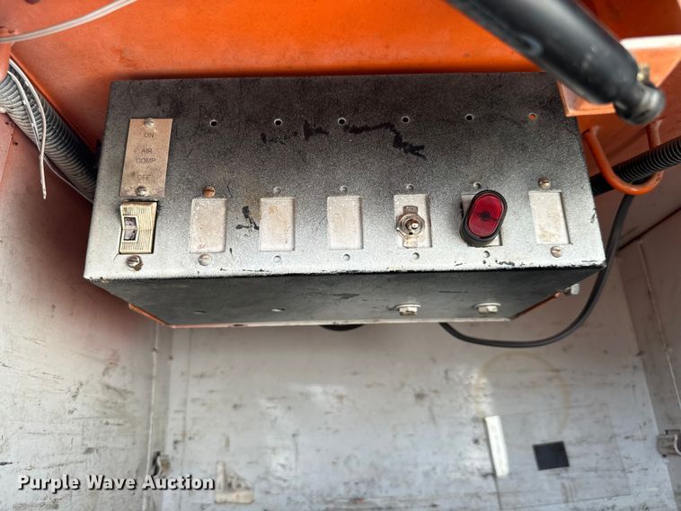 image for item DJ6245 2011 Ford F550 utility / service truck