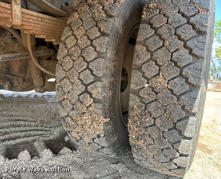 image for item DJ6245 2011 Ford F550 utility / service truck