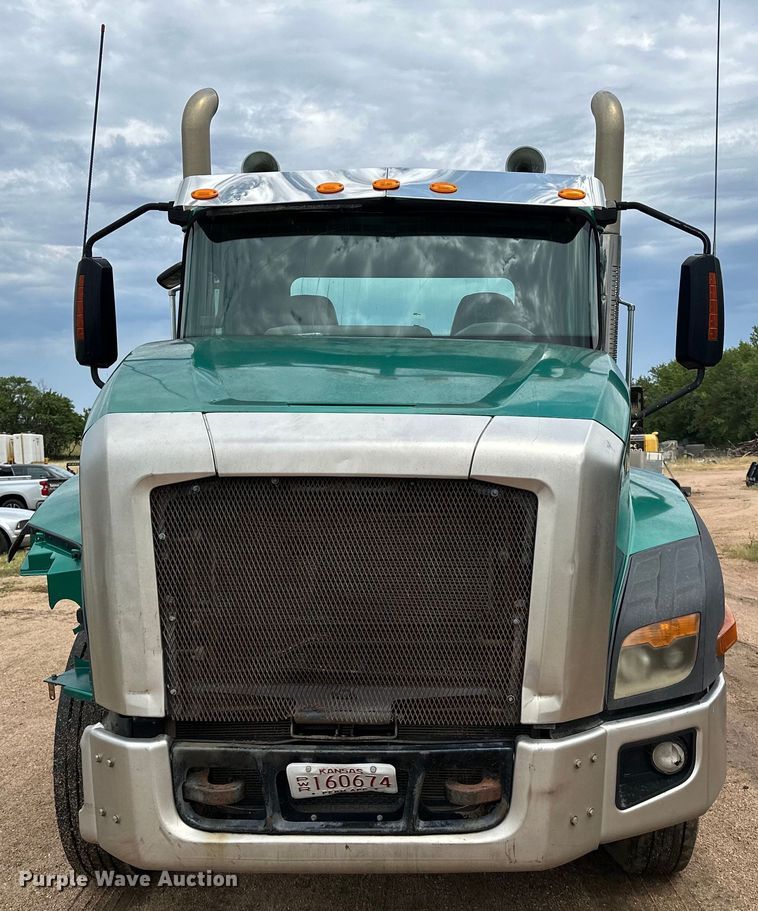 image for item DJ6246 2013 Caterpillar  CT660L semi truck