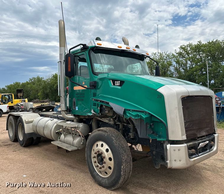 image for item DJ6246 2013 Caterpillar  CT660L semi truck