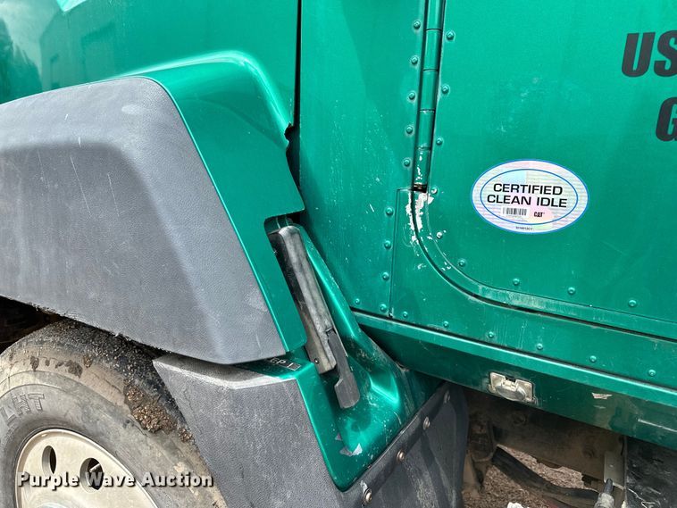 image for item DJ6246 2013 Caterpillar  CT660L semi truck