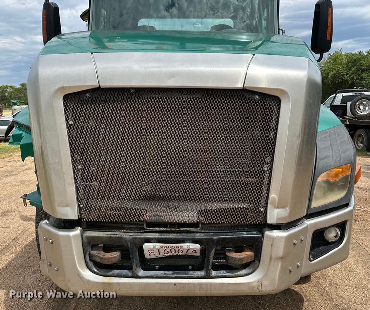 image for item DJ6246 2013 Caterpillar  CT660L semi truck