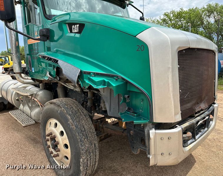 image for item DJ6246 2013 Caterpillar  CT660L semi truck