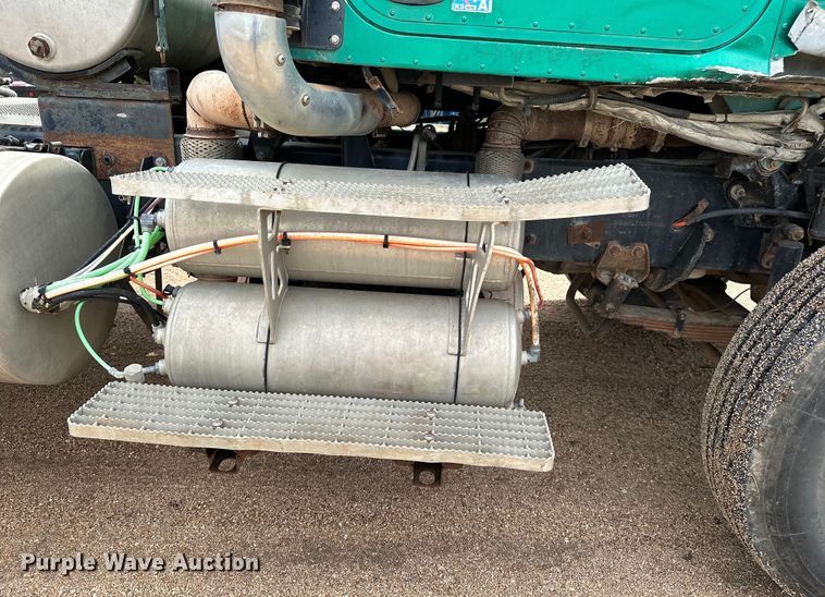 image for item DJ6246 2013 Caterpillar  CT660L semi truck