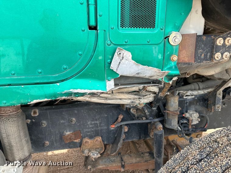 image for item DJ6246 2013 Caterpillar  CT660L semi truck