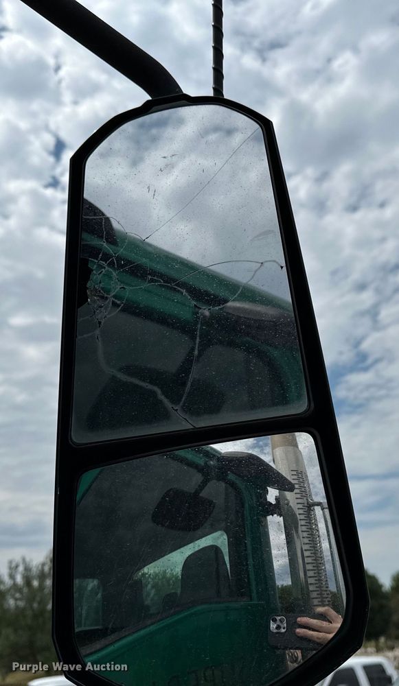 image for item DJ6246 2013 Caterpillar  CT660L semi truck