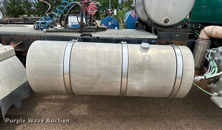 image for item DJ6246 2013 Caterpillar  CT660L semi truck