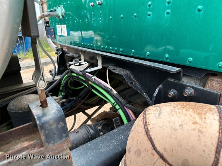 image for item DJ6246 2013 Caterpillar  CT660L semi truck