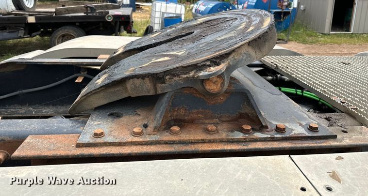 image for item DJ6246 2013 Caterpillar  CT660L semi truck