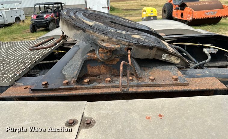 image for item DJ6246 2013 Caterpillar  CT660L semi truck