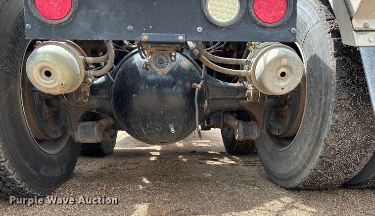 image for item DJ6246 2013 Caterpillar  CT660L semi truck