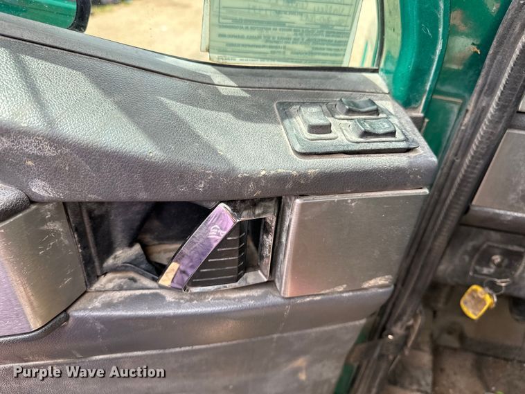 image for item DJ6246 2013 Caterpillar  CT660L semi truck