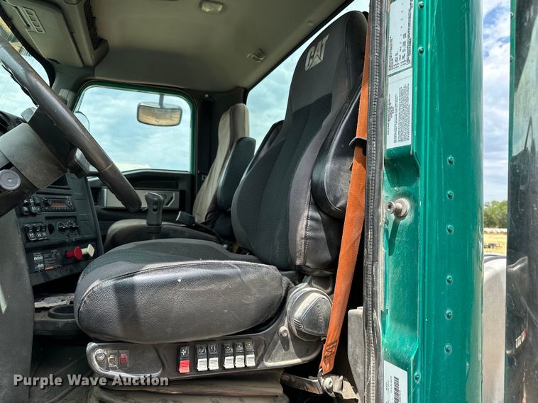 image for item DJ6246 2013 Caterpillar  CT660L semi truck