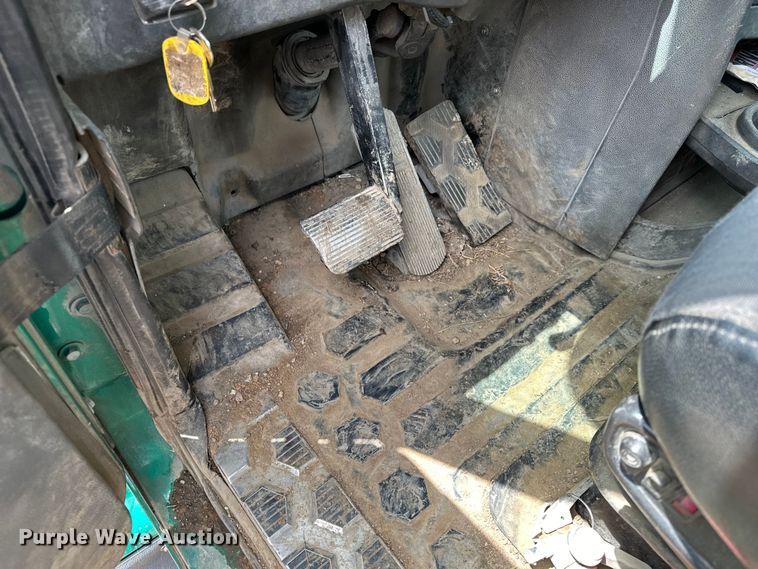 image for item DJ6246 2013 Caterpillar  CT660L semi truck