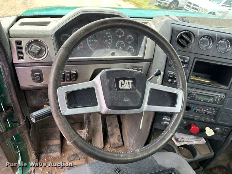 image for item DJ6246 2013 Caterpillar  CT660L semi truck