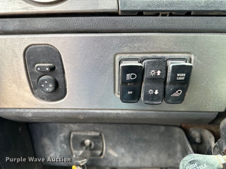 image for item DJ6246 2013 Caterpillar  CT660L semi truck