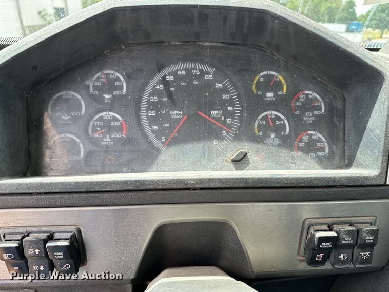 image for item DJ6246 2013 Caterpillar  CT660L semi truck