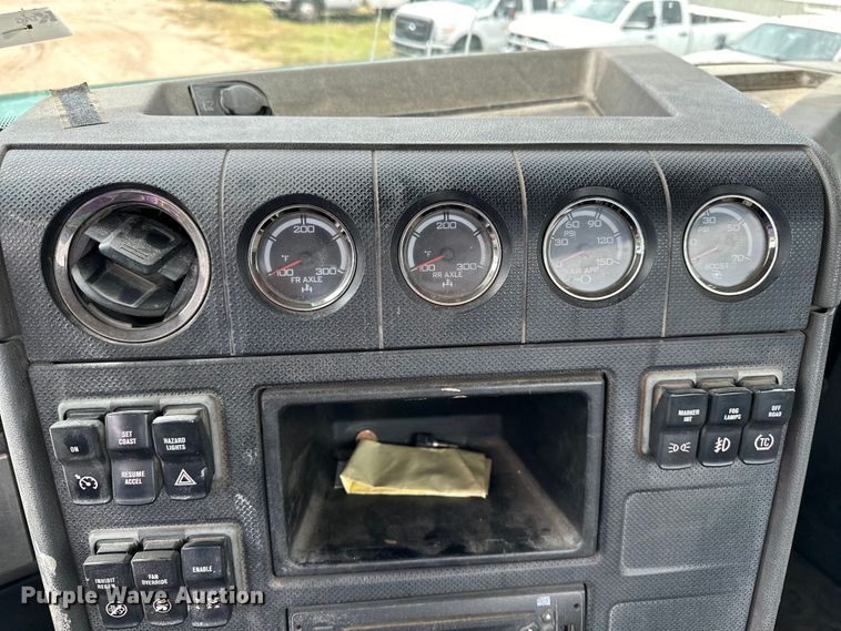 image for item DJ6246 2013 Caterpillar  CT660L semi truck