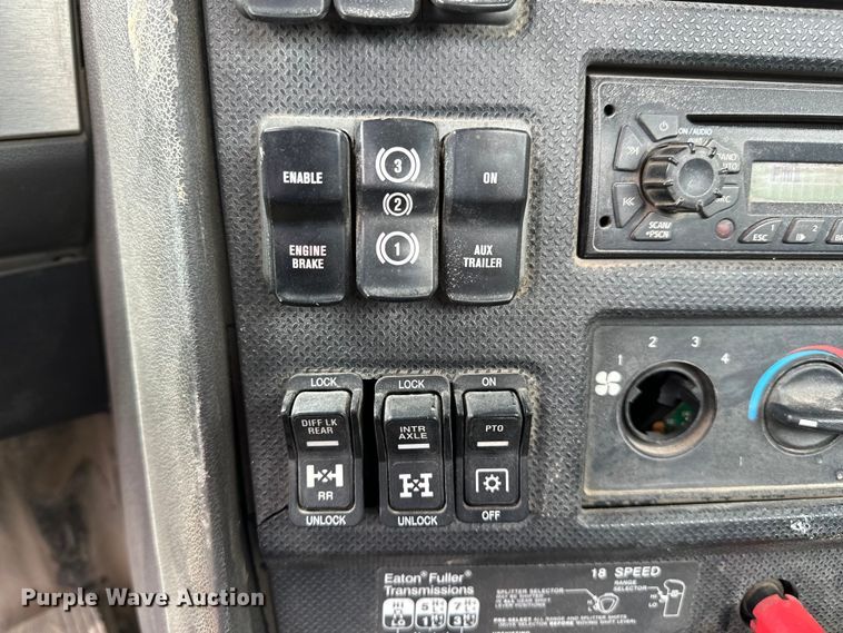 image for item DJ6246 2013 Caterpillar  CT660L semi truck