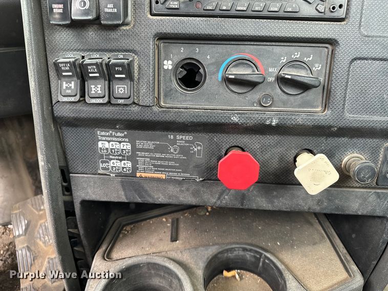 image for item DJ6246 2013 Caterpillar  CT660L semi truck