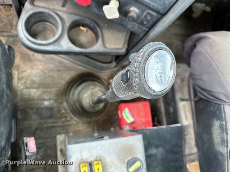 image for item DJ6246 2013 Caterpillar  CT660L semi truck