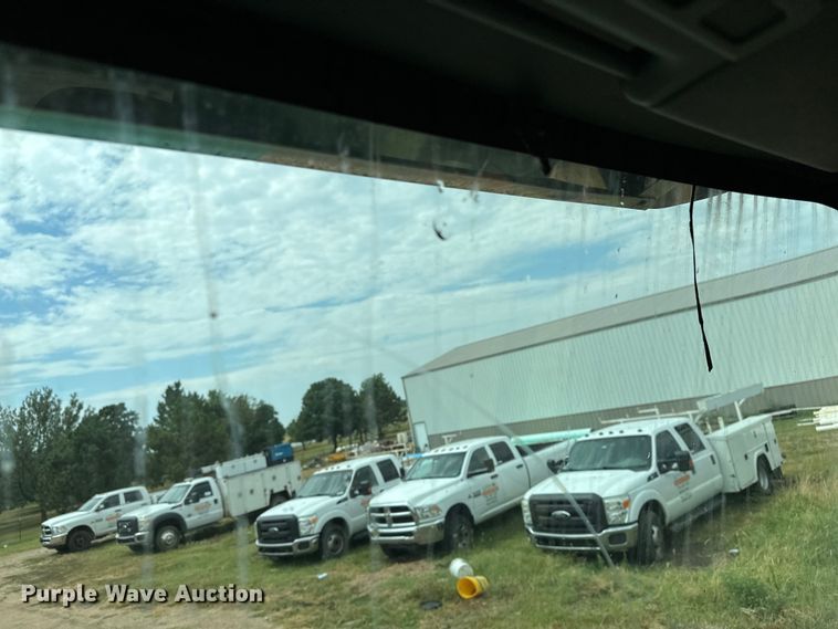 image for item DJ6246 2013 Caterpillar  CT660L semi truck