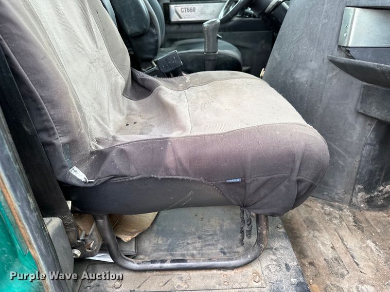 image for item DJ6246 2013 Caterpillar  CT660L semi truck