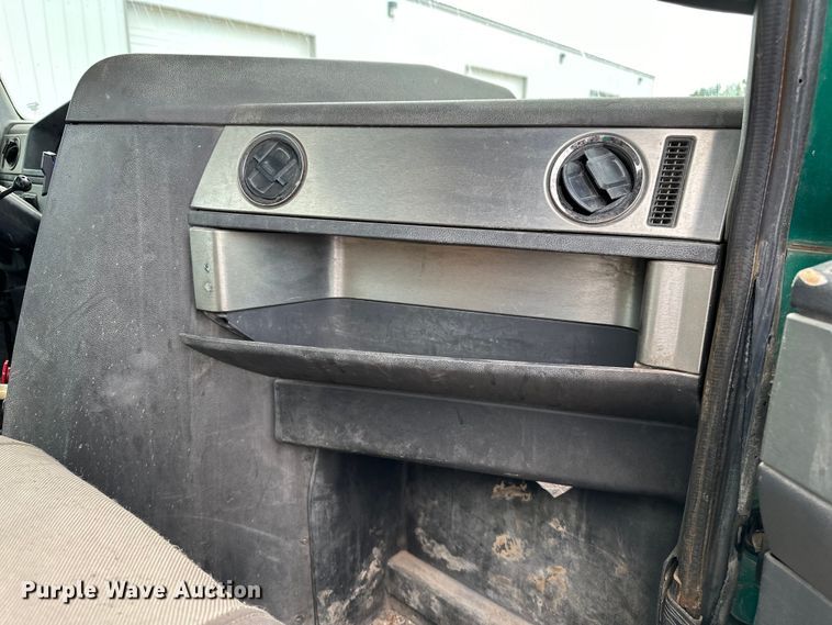 image for item DJ6246 2013 Caterpillar  CT660L semi truck