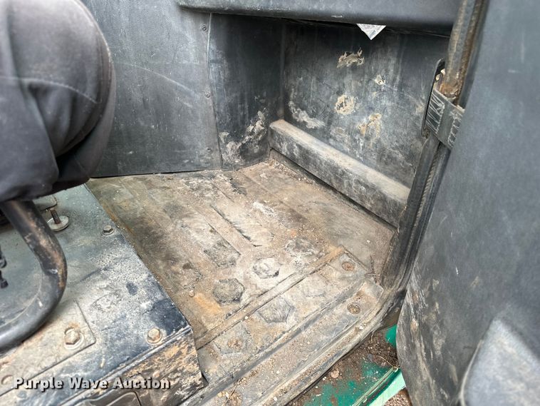 image for item DJ6246 2013 Caterpillar  CT660L semi truck