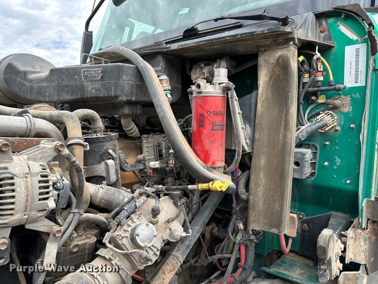 image for item DJ6246 2013 Caterpillar  CT660L semi truck