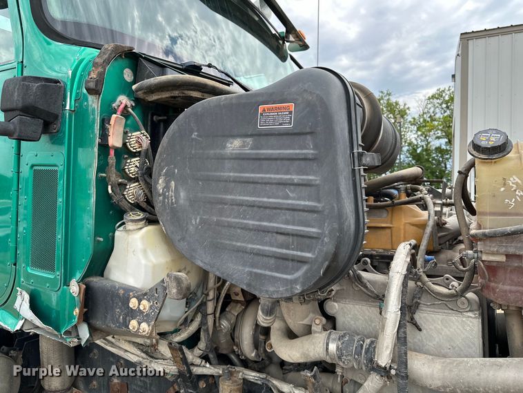 image for item DJ6246 2013 Caterpillar  CT660L semi truck