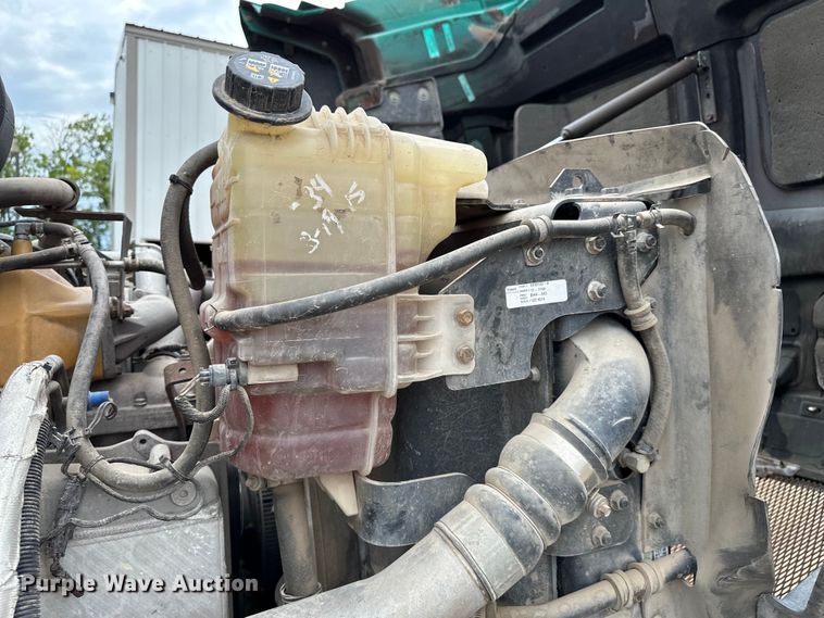 image for item DJ6246 2013 Caterpillar  CT660L semi truck