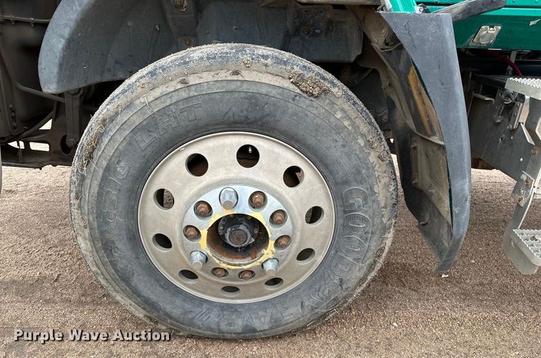 image for item DJ6246 2013 Caterpillar  CT660L semi truck