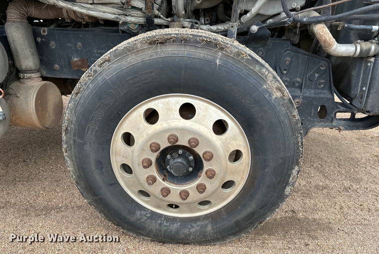 image for item DJ6246 2013 Caterpillar  CT660L semi truck