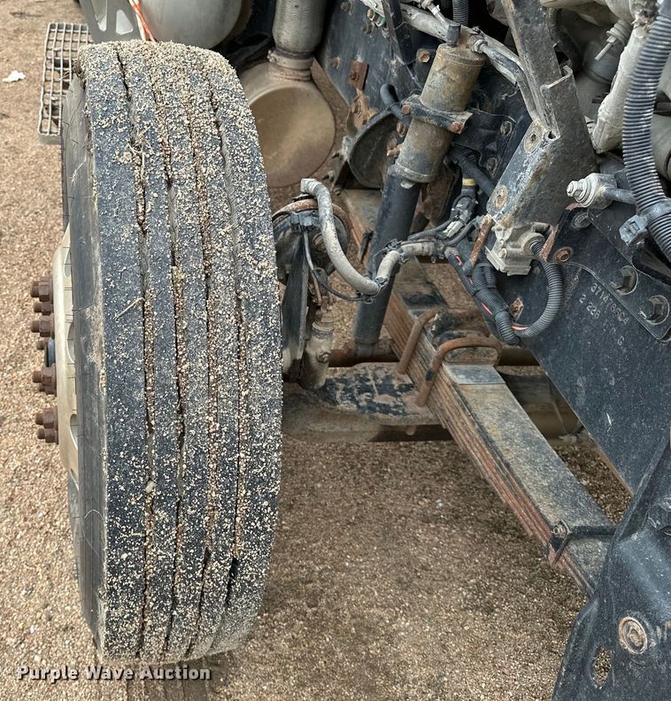 image for item DJ6246 2013 Caterpillar  CT660L semi truck